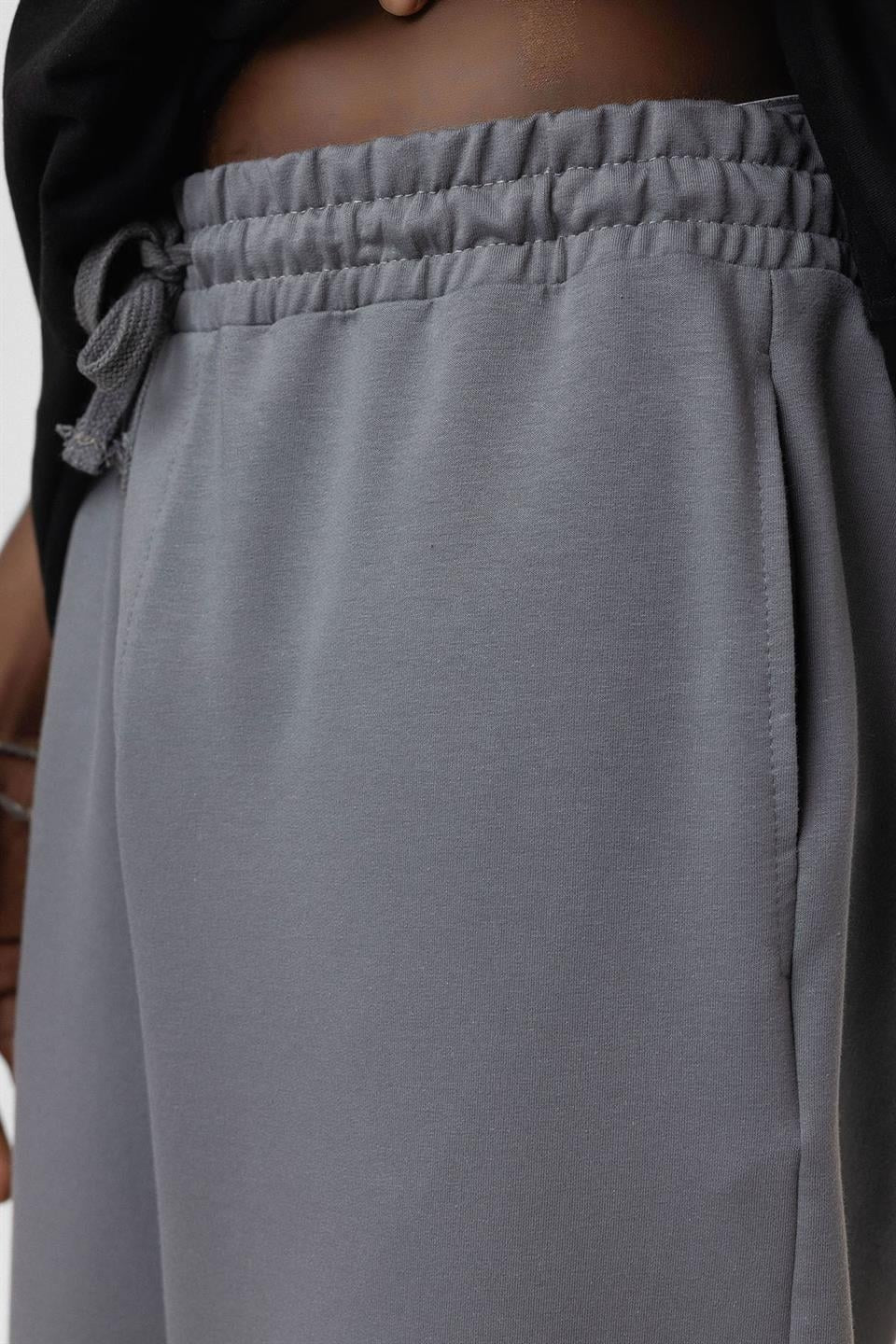 Basic Oversized Sweatpants with Elastic Cuffs