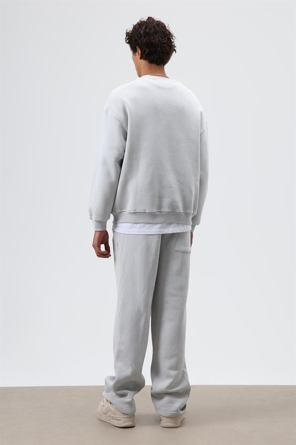 Basic Oversized Crew-Neck Sweatshirt