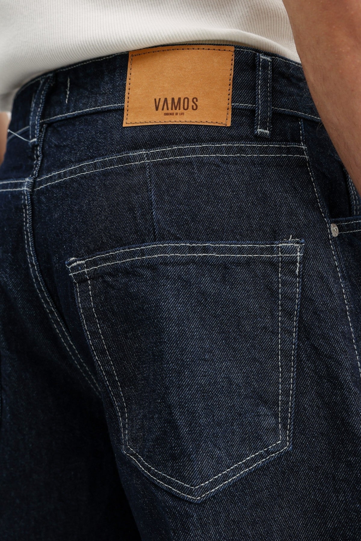 Balloon-Fit Jeans
