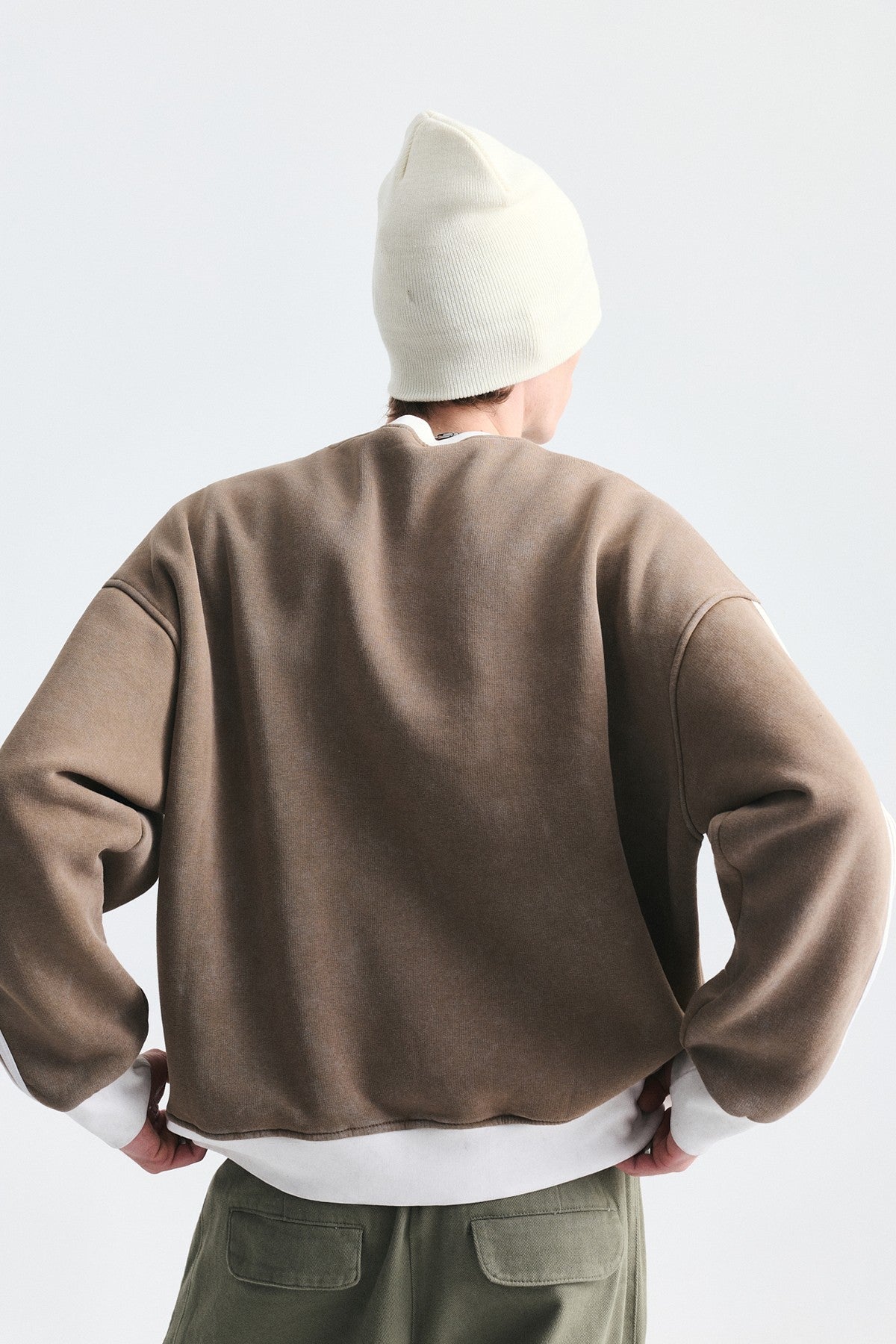 Contrast-Collar Oversized Sweatshirt