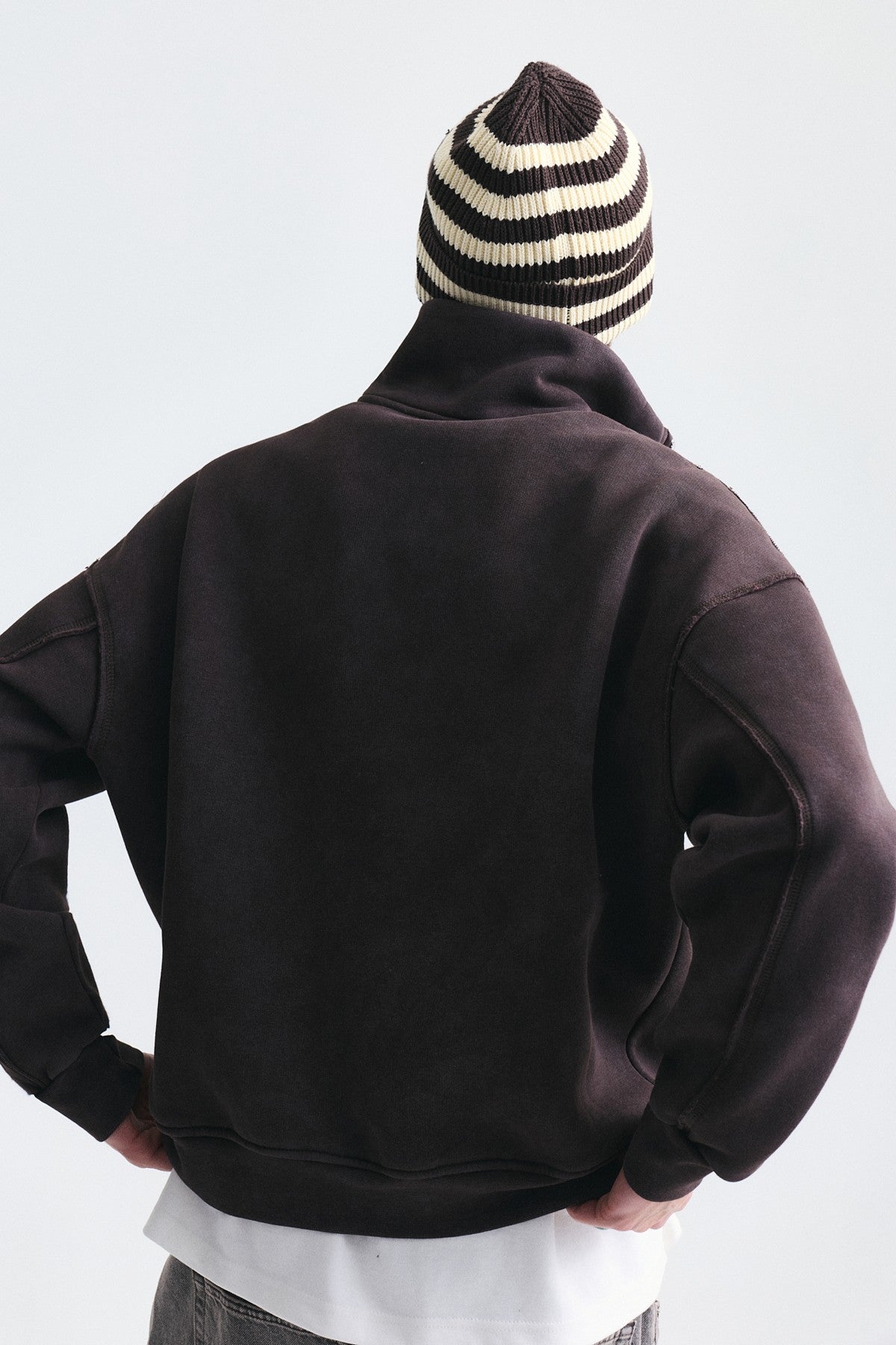 Boxy-Fit Sweatshirt with a Stand-Up Collar and Zipper