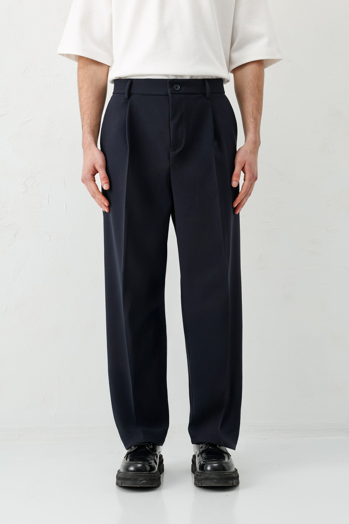 Baggy-Fit Pleated Pants