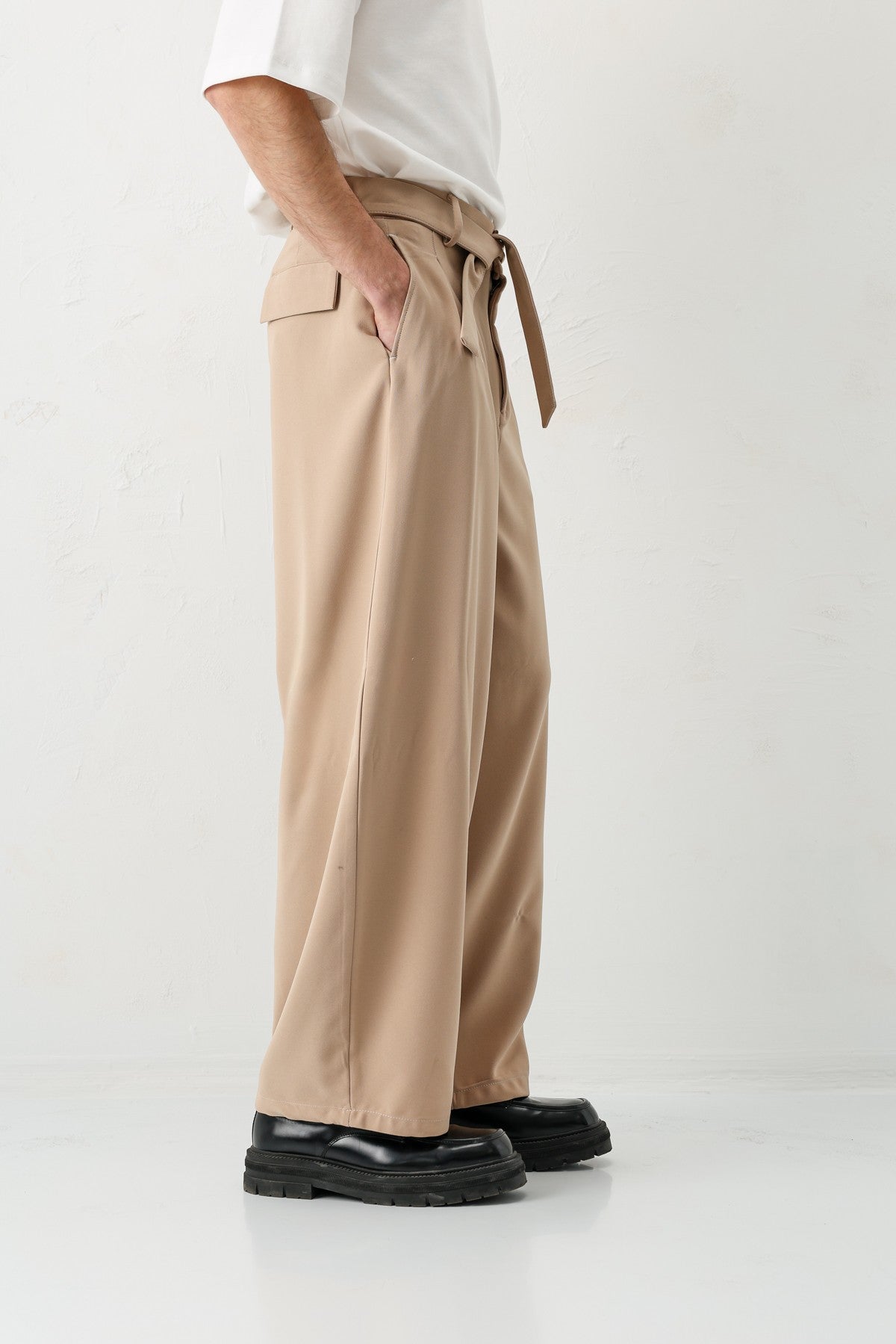 Barrel Fit, Tailored Fit, Belted Pants