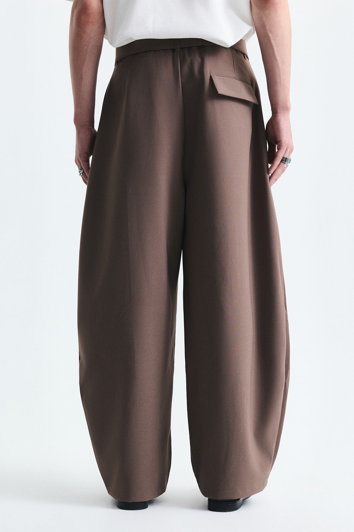 Barrel Fit, Tailored Fit, Belted Pants