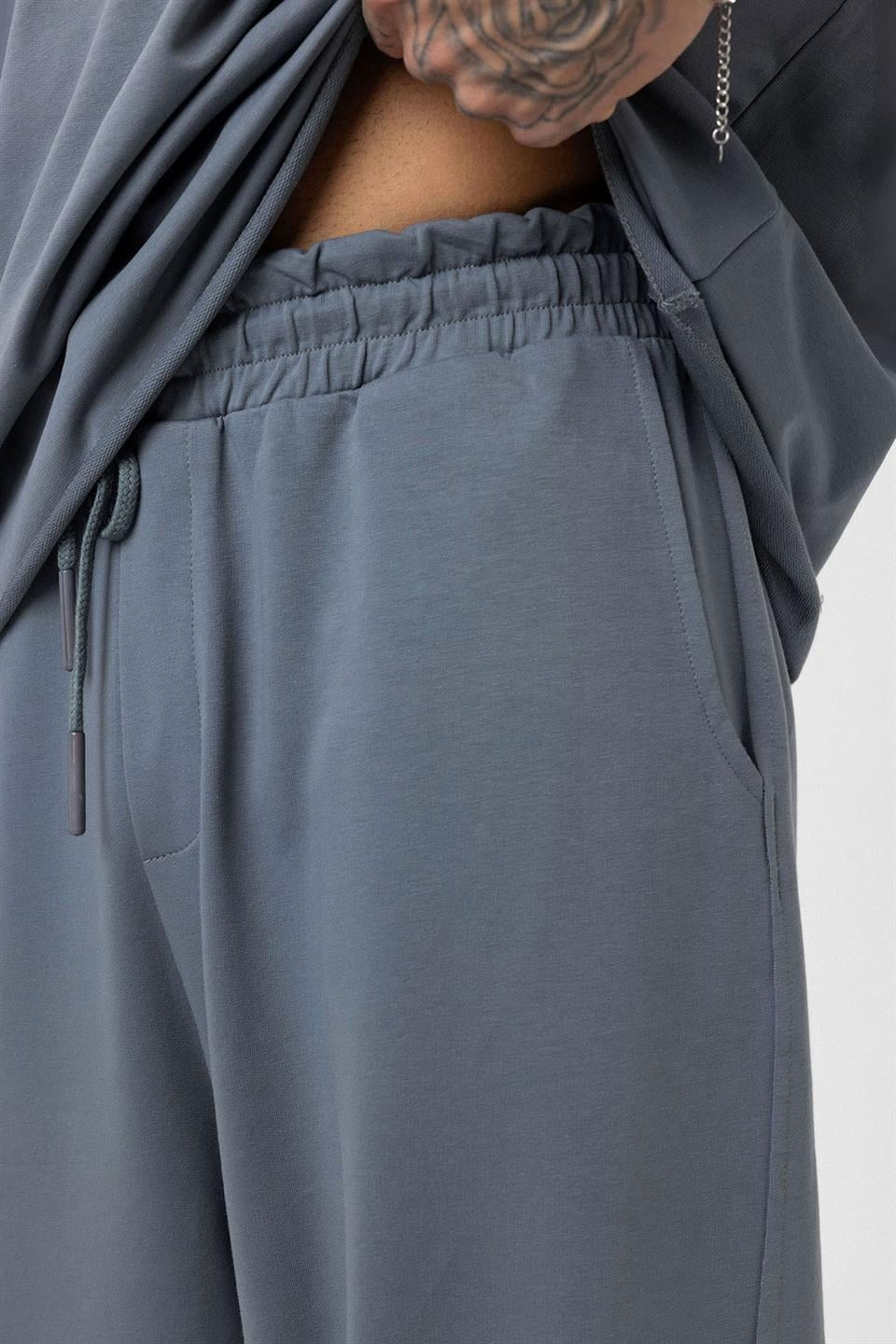Label: Detailed Oversized Sweatsuit Set