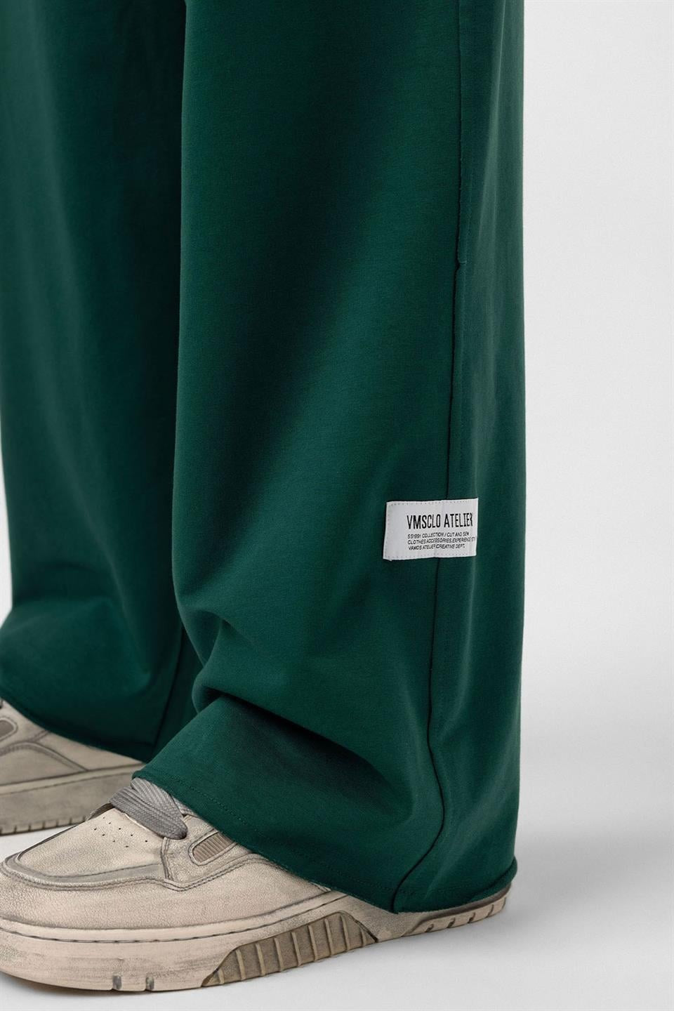 Label: Detailed Oversized Sweatsuit Set
