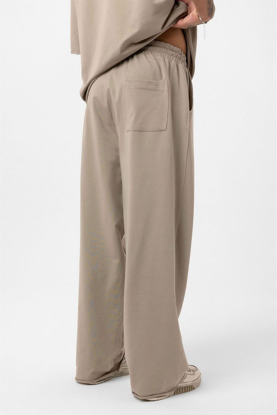 Label: Detailed Oversized Sweatsuit Set