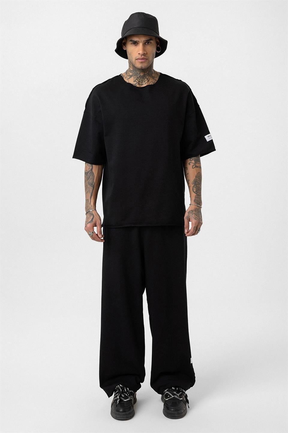 Label: Detailed Oversized Sweatsuit Set