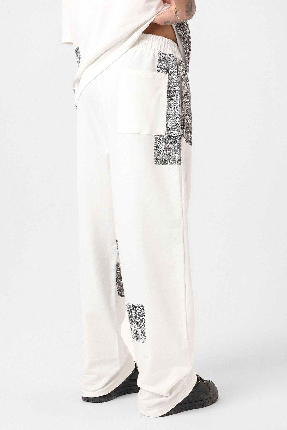 Oversized Sweatsuit Set with Ethnic Patterns