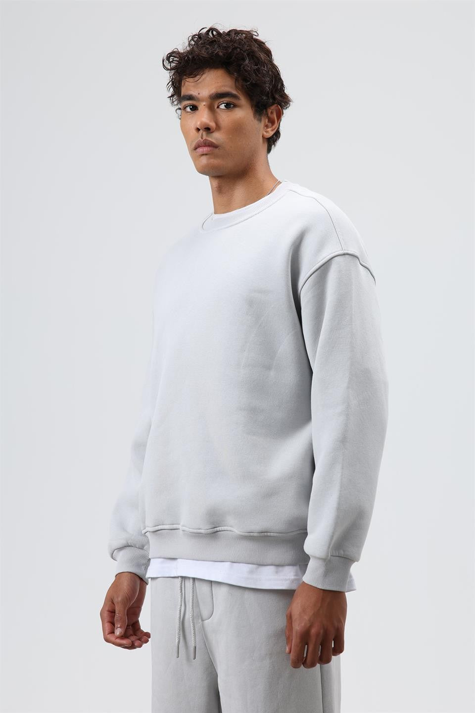 Basic Oversized Crew-Neck Sweatshirt