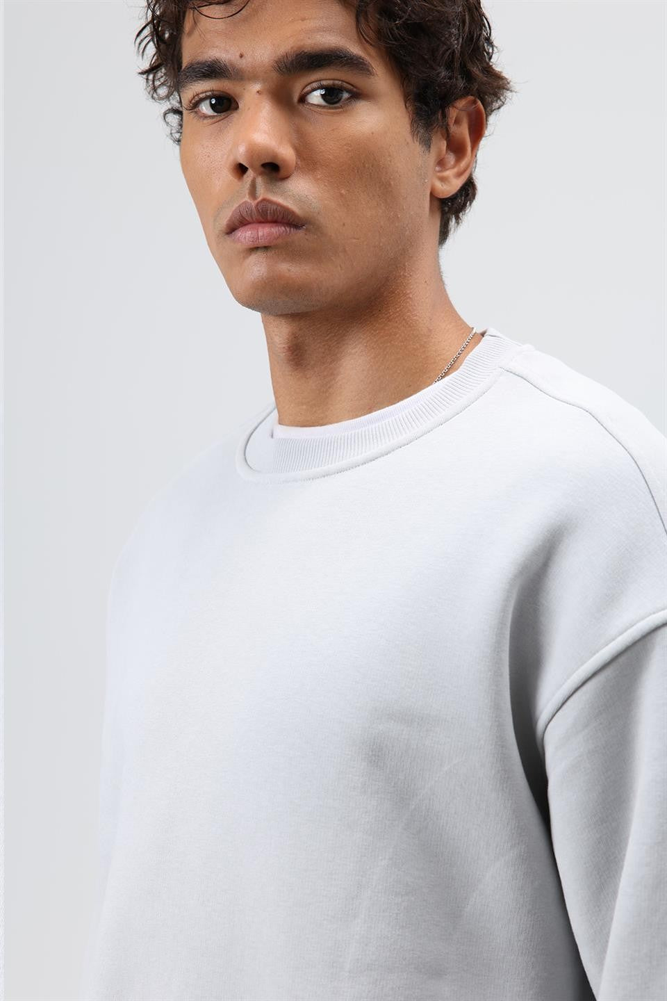 Basic Oversized Crew-Neck Sweatshirt