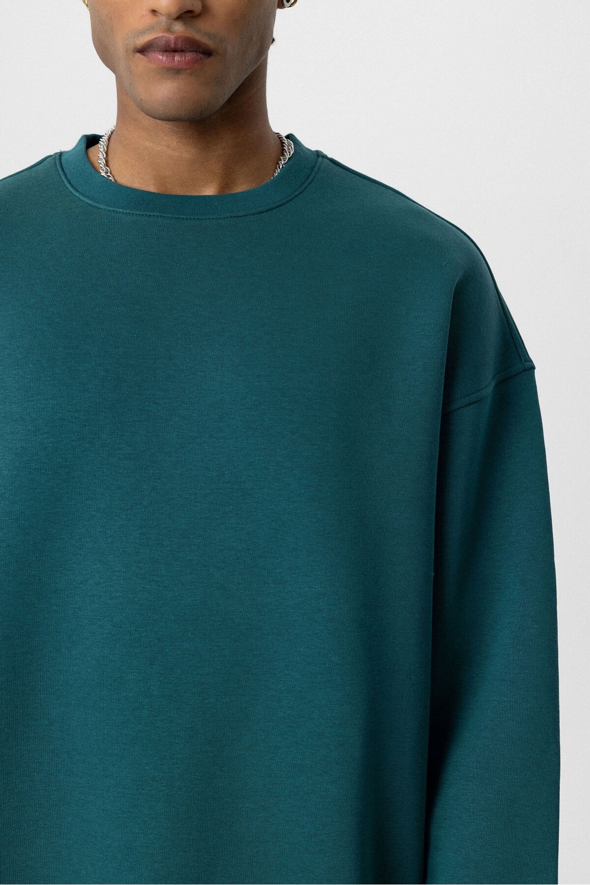 Basic Oversized Crew-Neck Sweatshirt