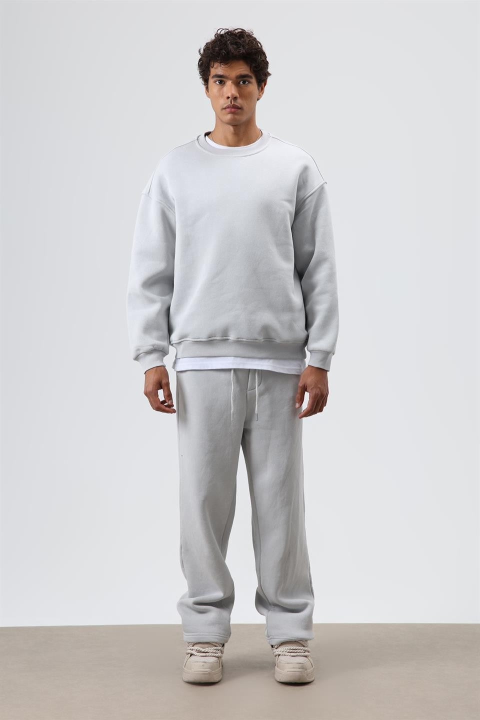 Basic Oversized Crew-Neck Sweatshirt