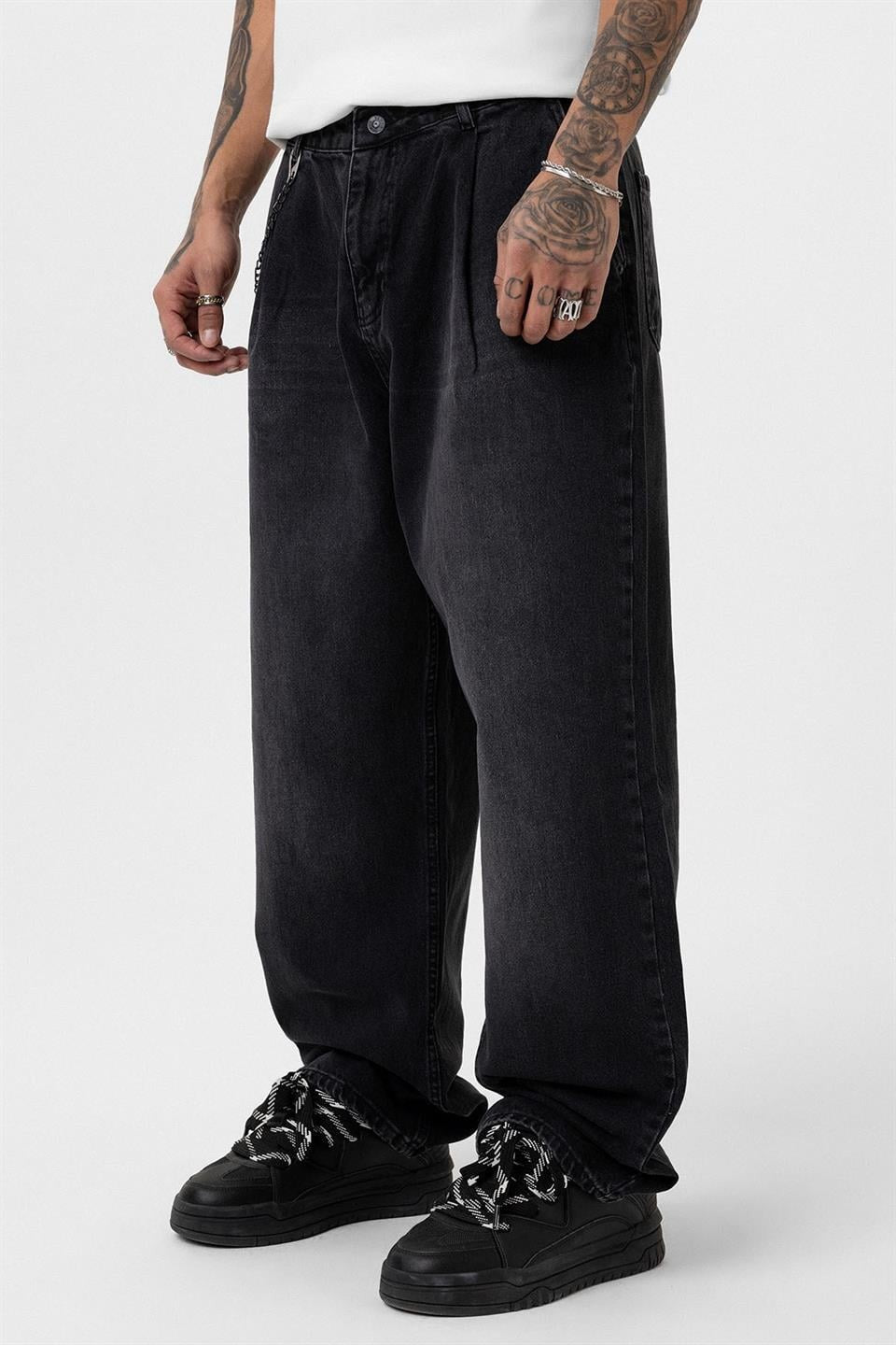 Pleated Baggy Jeans with Chain Accents