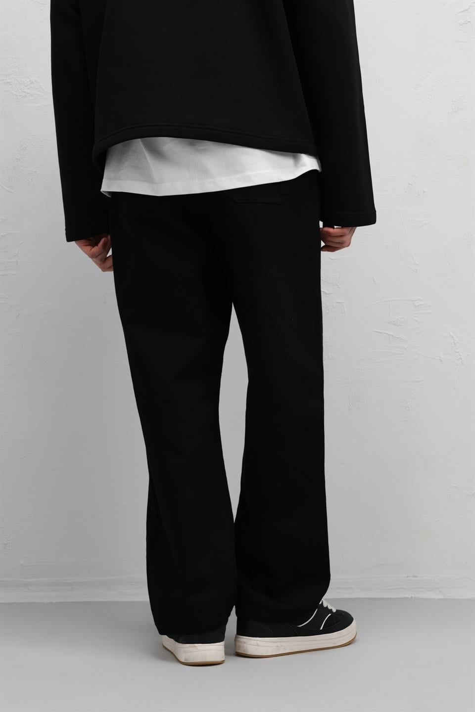 Pleated Baggy Jeans with Chain Accents