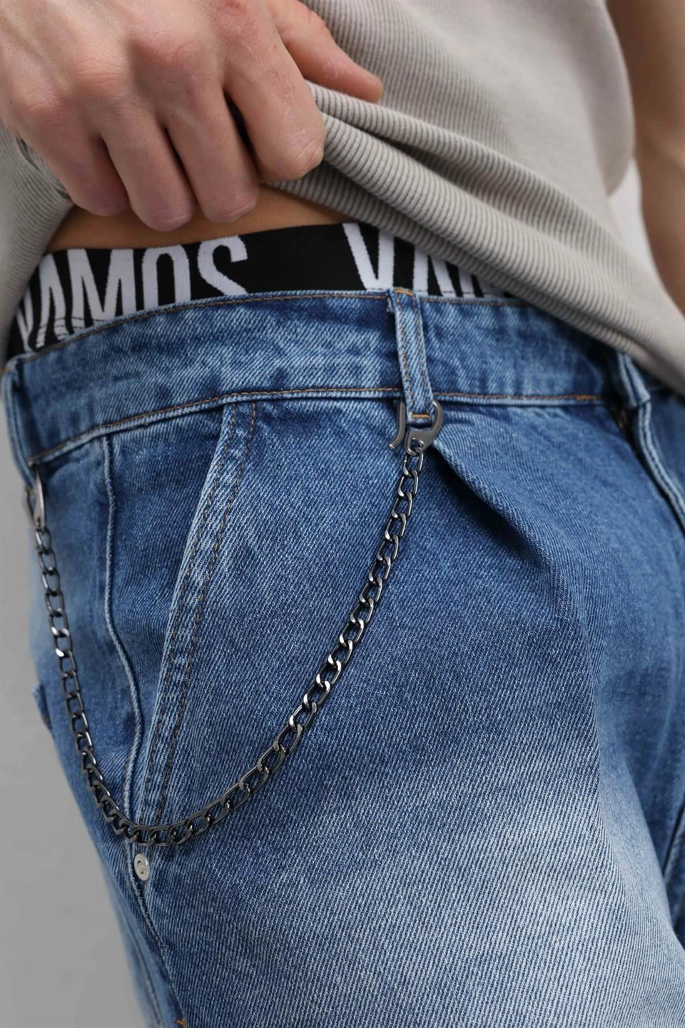 Pleated Baggy Jeans with Chain Accents