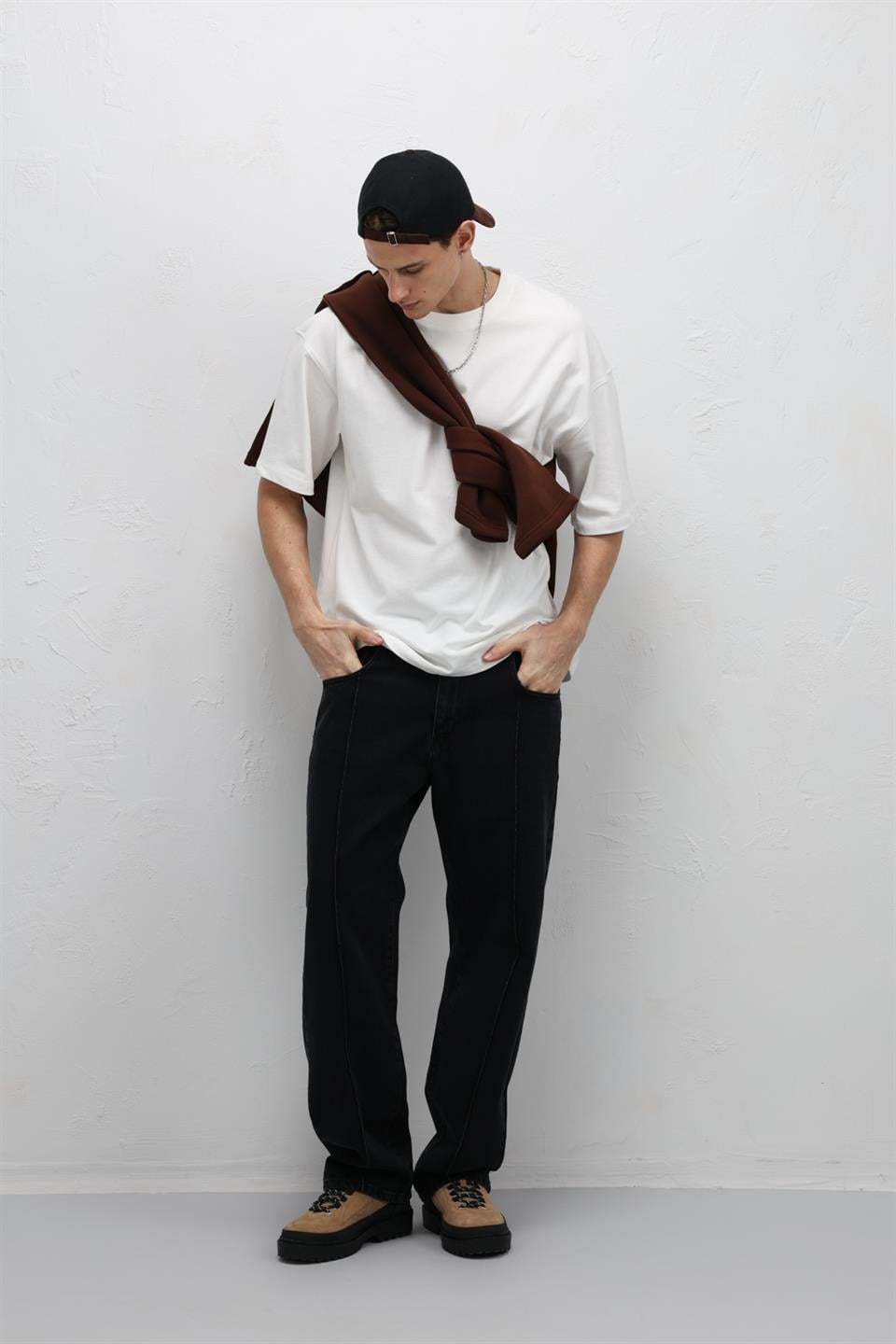 Stitched-Detail Relaxed-Fit Jeans
