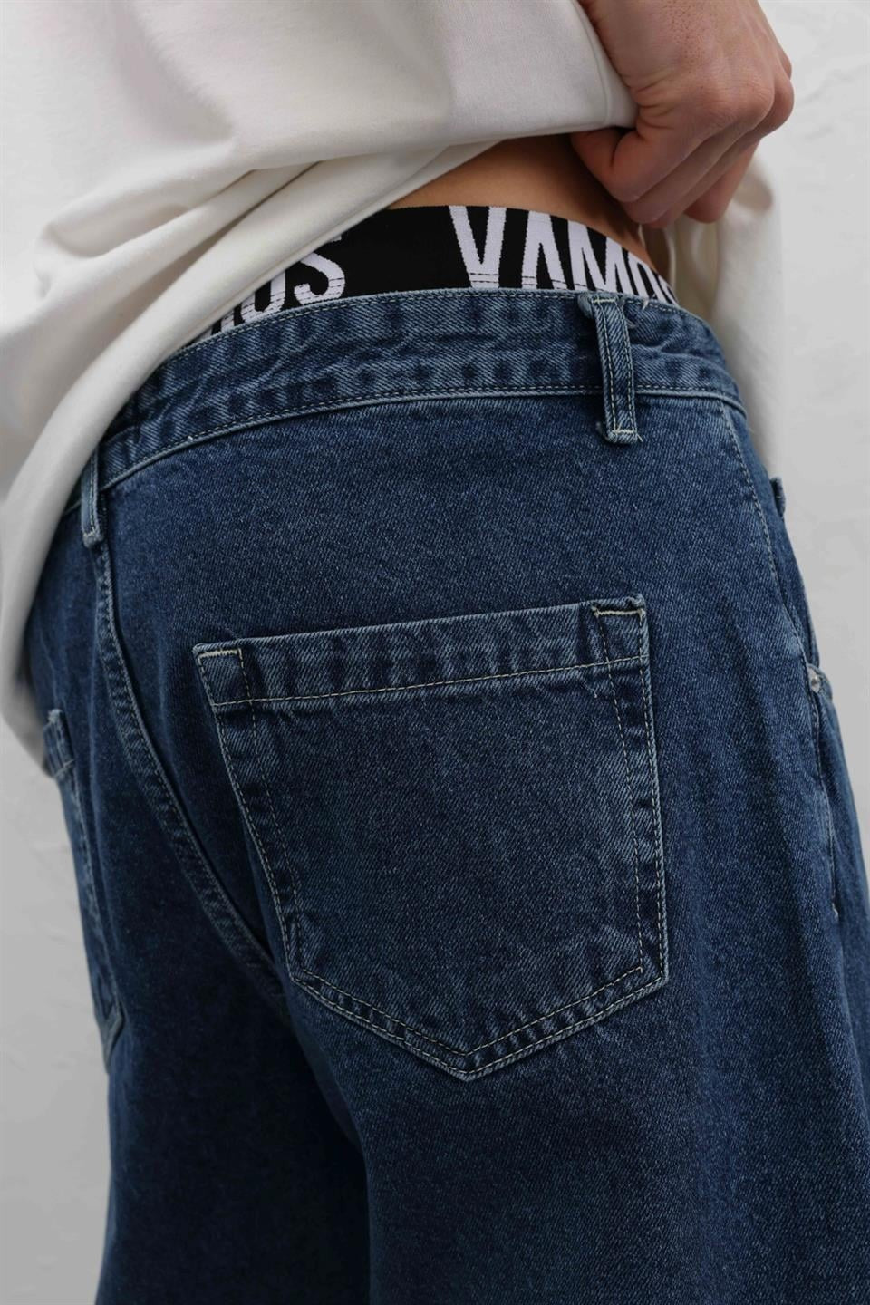 Stitched-Detail Relaxed-Fit Jeans