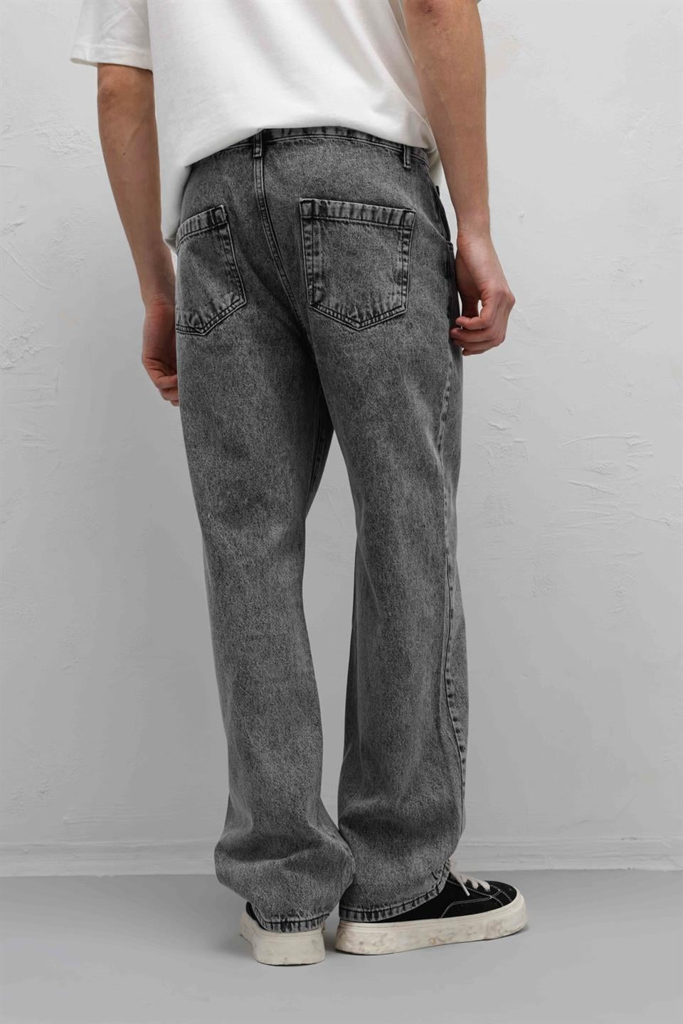 Stitched-Detail Relaxed-Fit Jeans