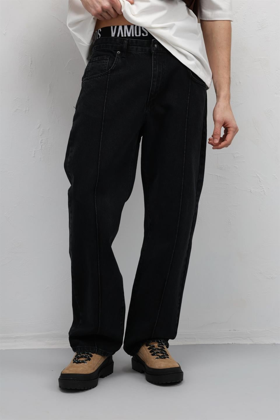 Stitched-Detail Relaxed-Fit Jeans
