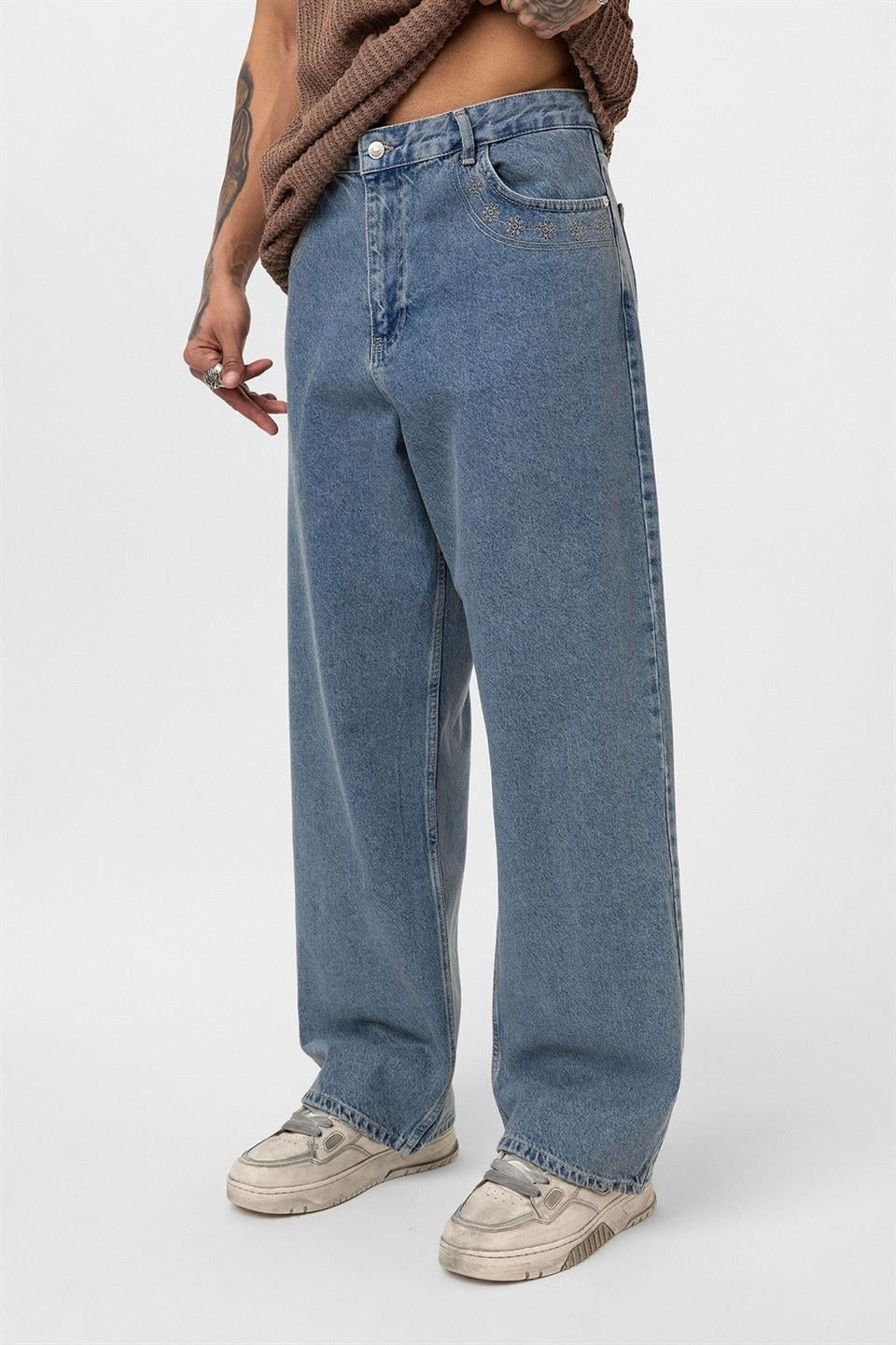 Relaxed-Fit Jeans with Pocket Details