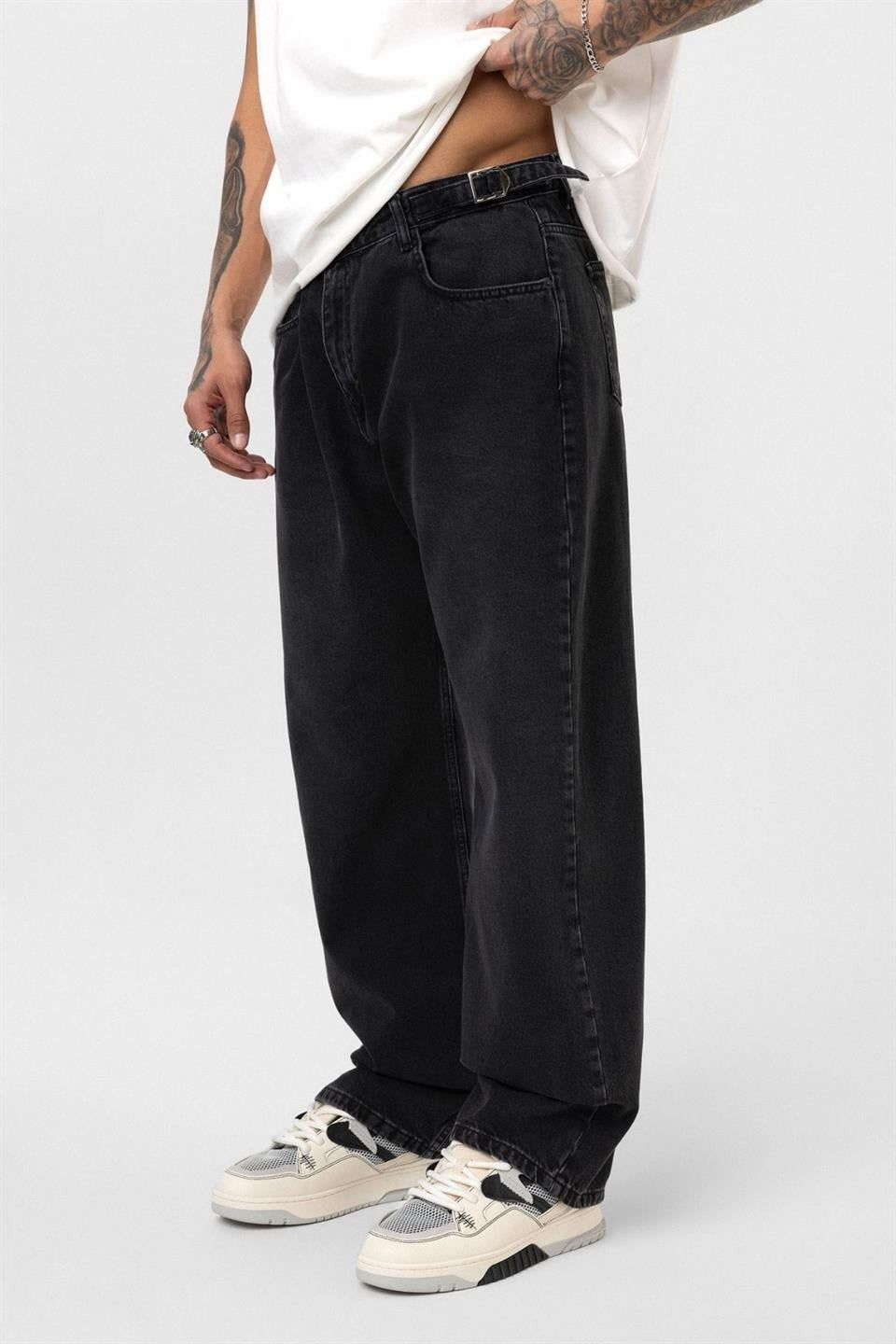 Relaxed-Fit Jeans