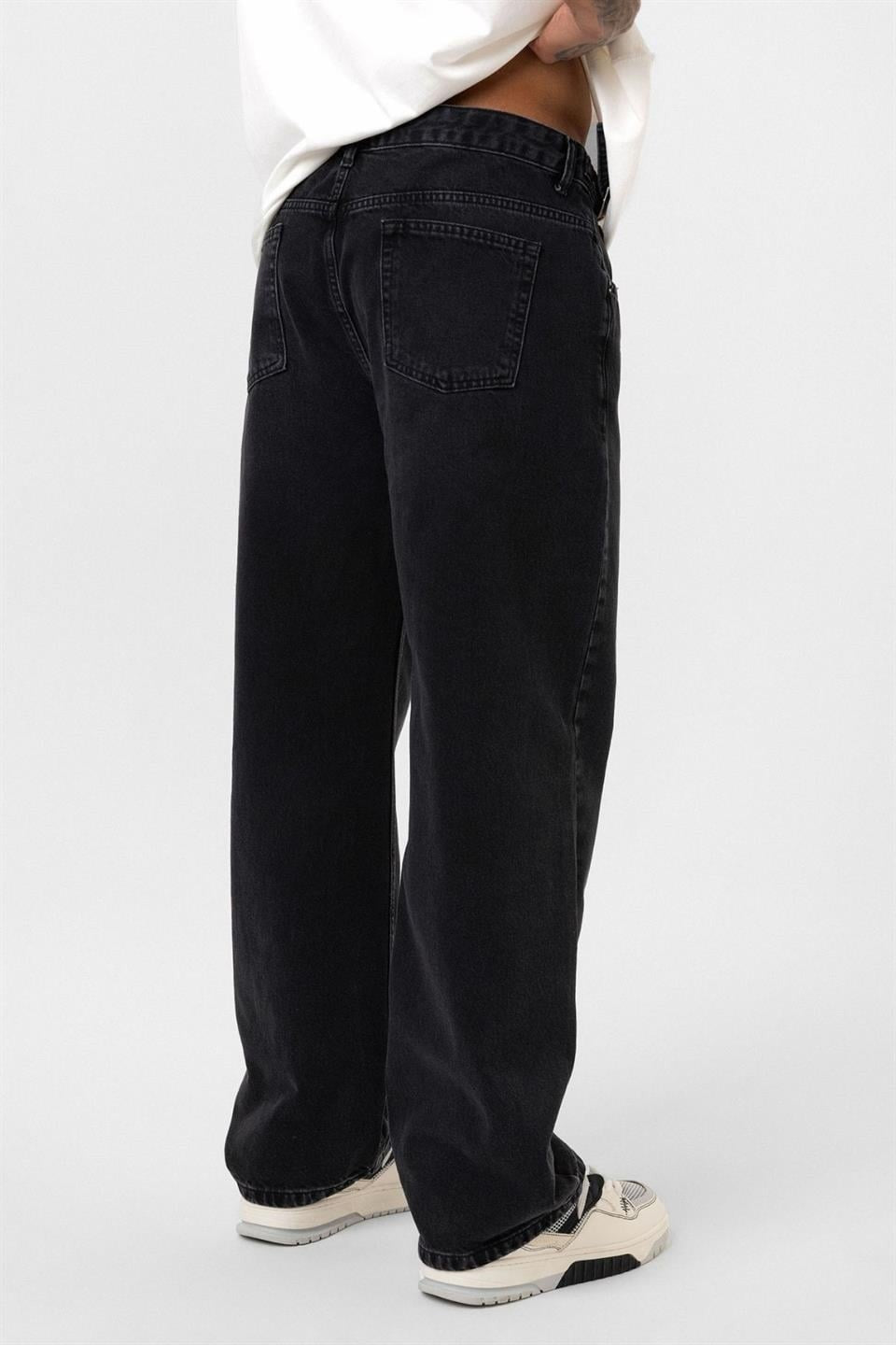 Relaxed-Fit Jeans