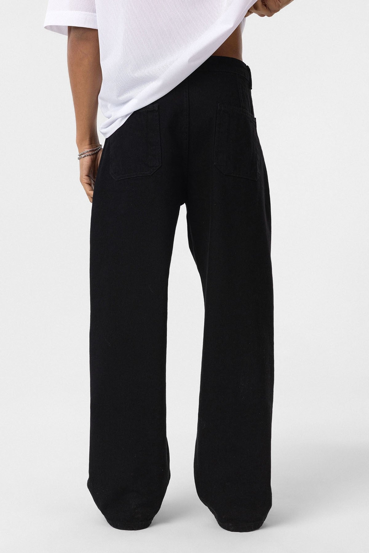 Baggy-Fit Jeans with Detailed Pockets