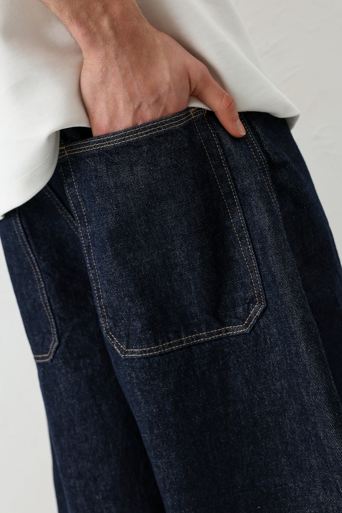 Barrel-Fit Jeans