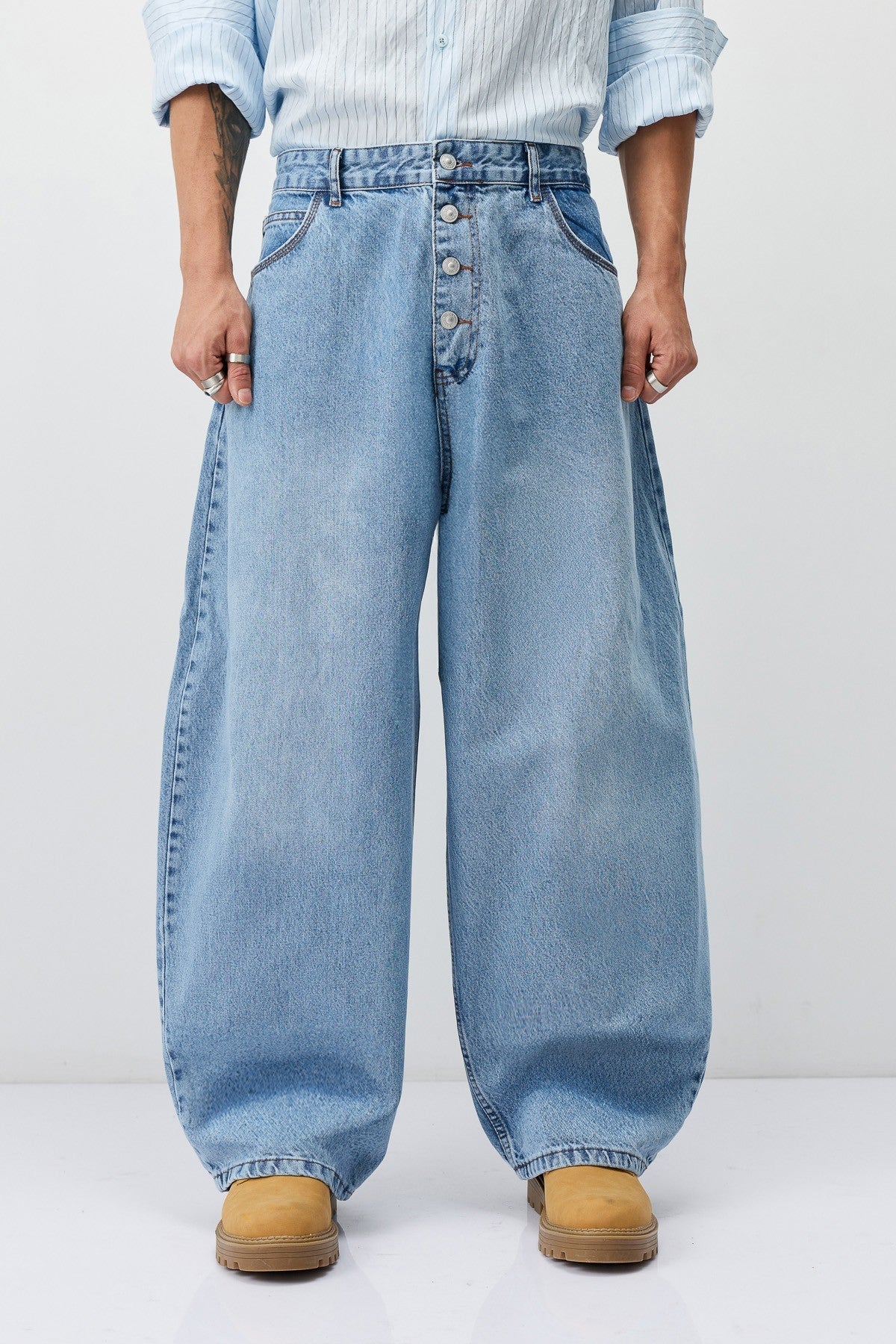 Barrel-Fit Jeans