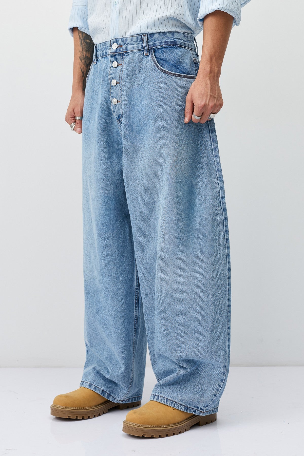 Barrel-Fit Jeans