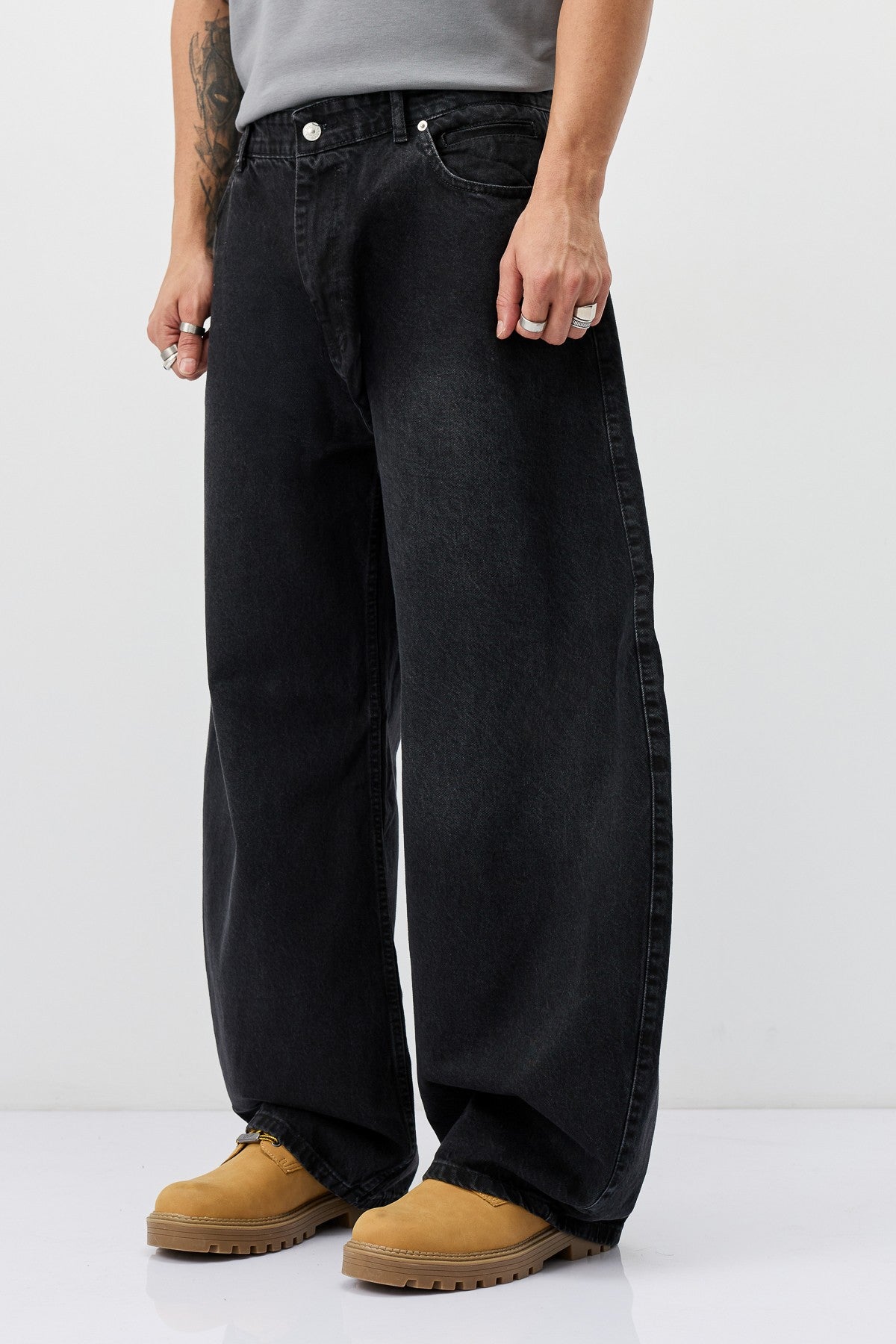 Balloon-Fit Jeans