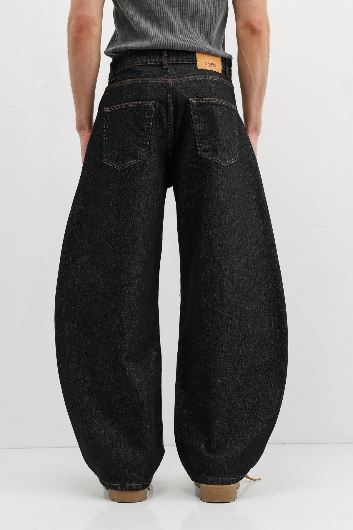 Balloon-Fit Jeans