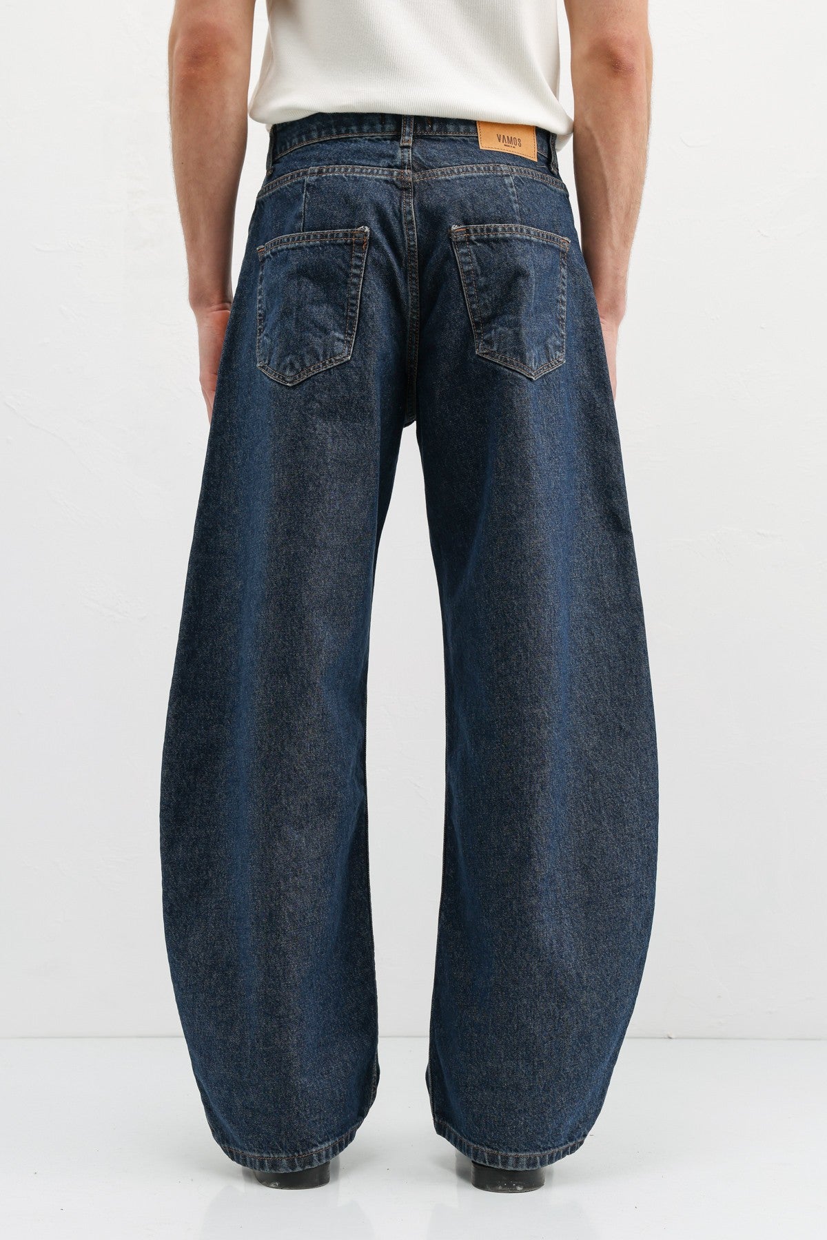 Balloon-Fit Jeans