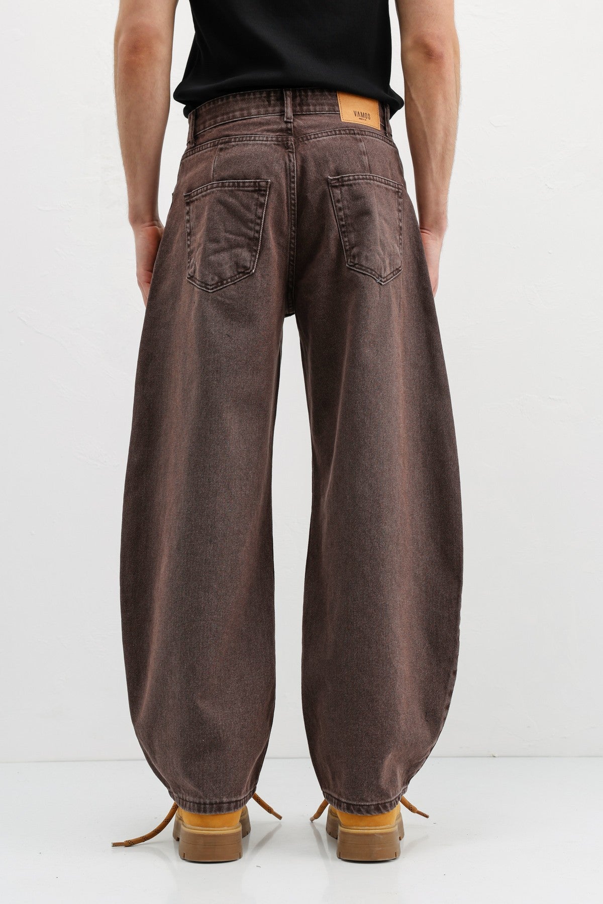 Balloon-Fit Jeans