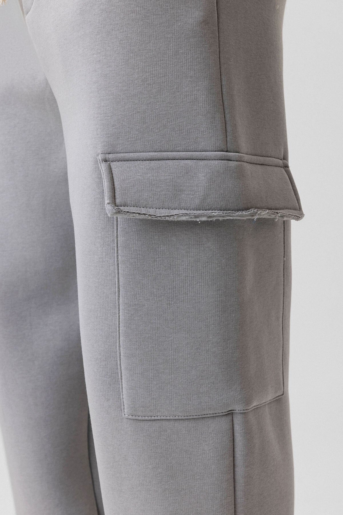 Basic Baggy Sweatpants with Cargo Pockets