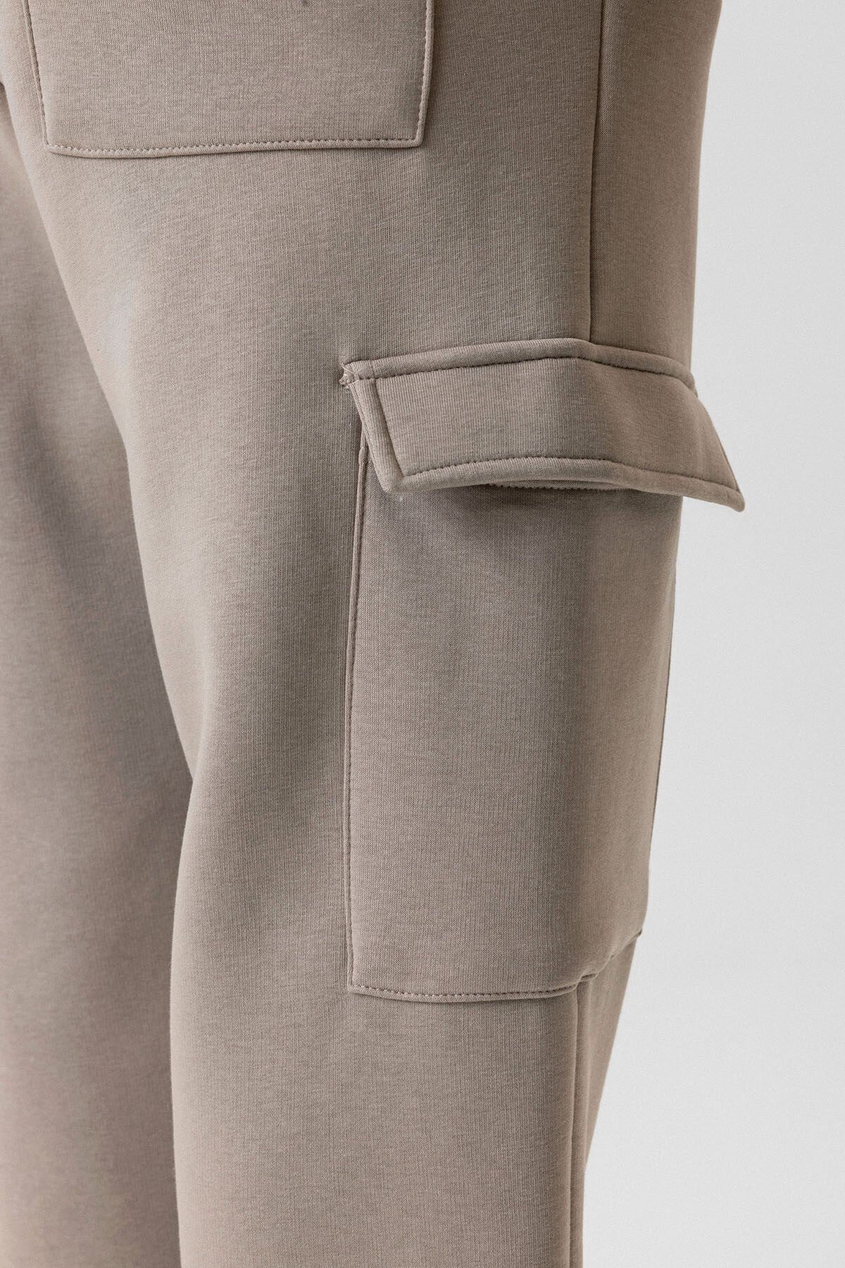 Basic Baggy Sweatpants with Cargo Pockets
