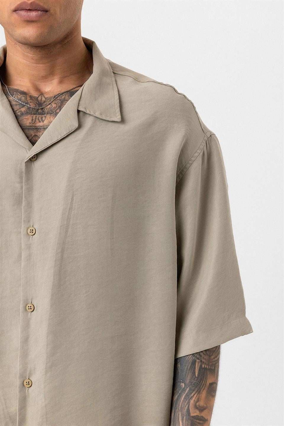 Oversized Short-Sleeve Shirt (Machine Washable)