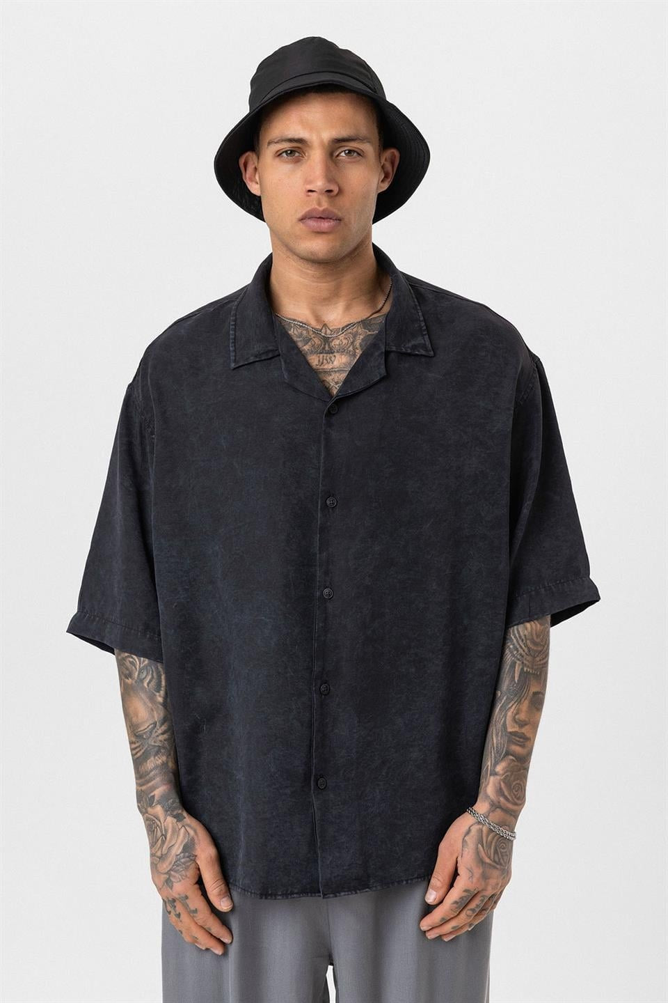 Oversized Short-Sleeve Shirt (Machine Washable)