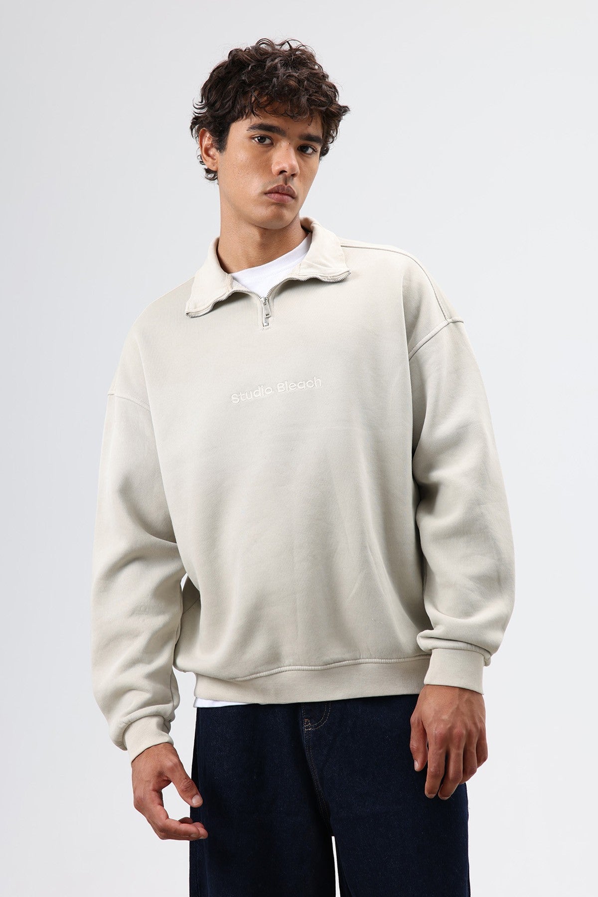 Oversized Sweatshirt with a Collar and Zipper
