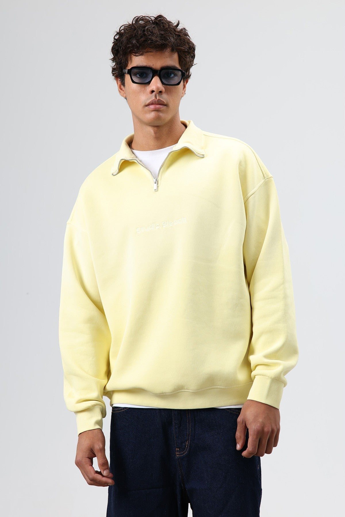 Oversized Sweatshirt with a Collar and Zipper
