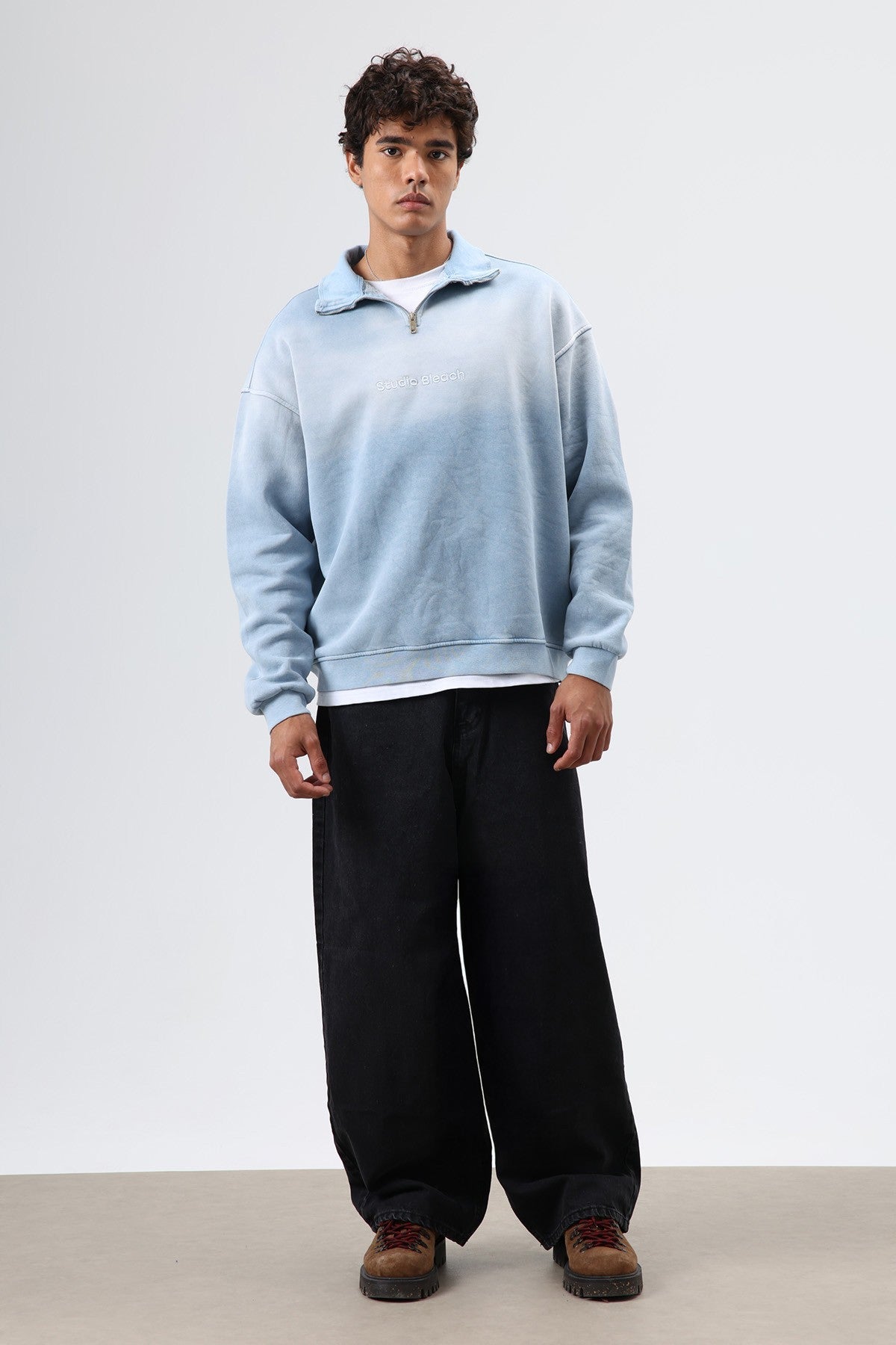 Oversized Sweatshirt with a Collar and Zipper