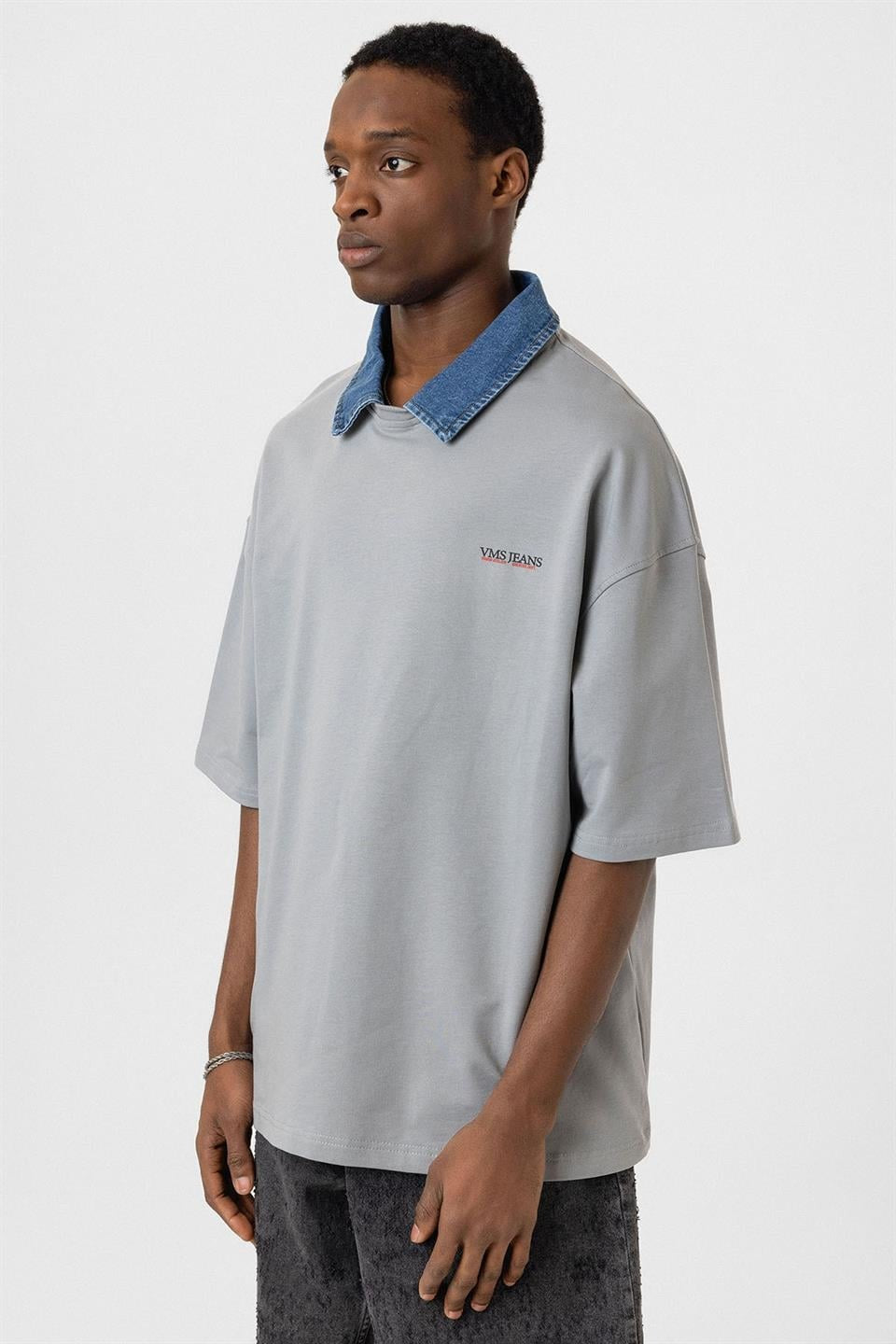 Oversized T-Shirt with Polo Collar and Embroidered Design