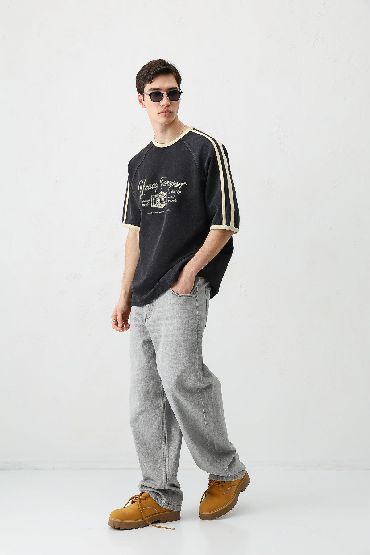 WASHED RAGLAN-SLEEVE T-SHIRT