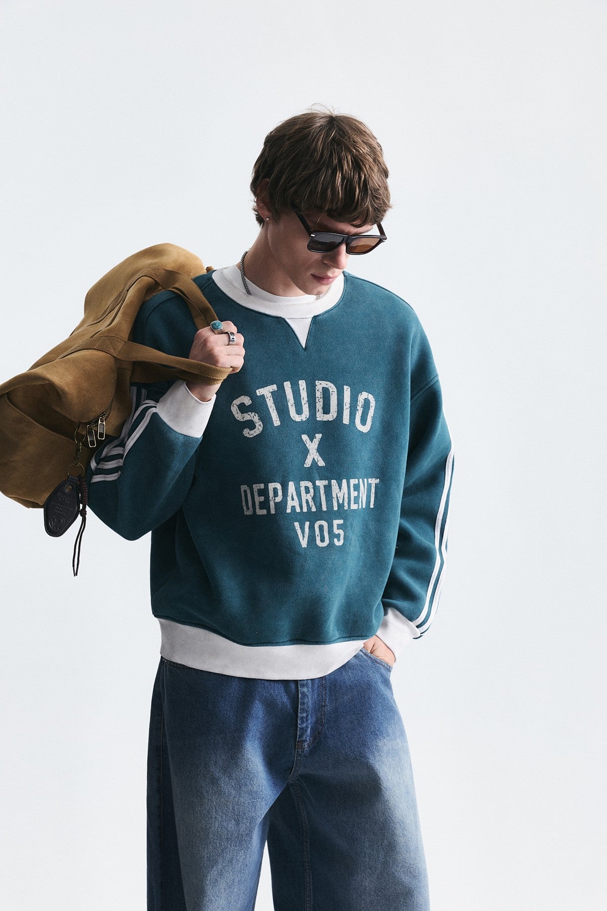 Contrast-Collar Oversized Sweatshirt