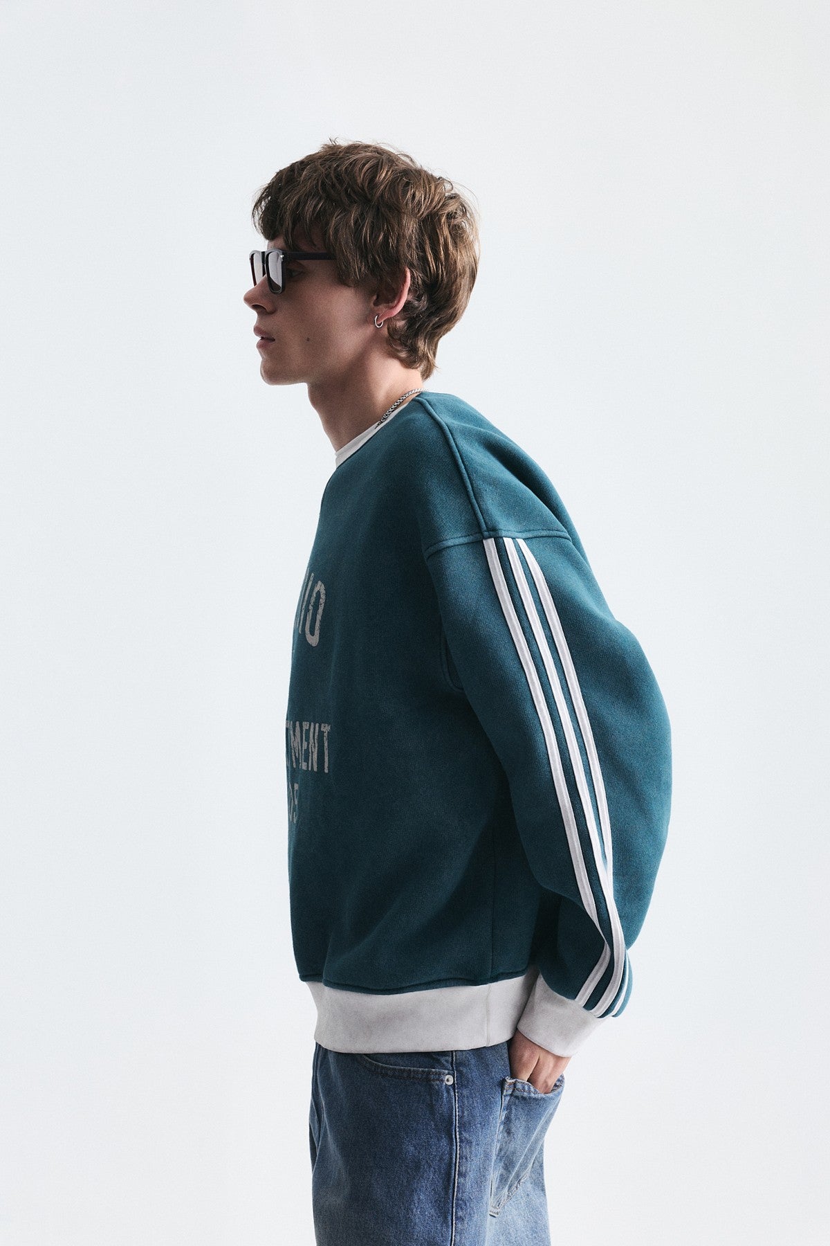 Contrast-Collar Oversized Sweatshirt