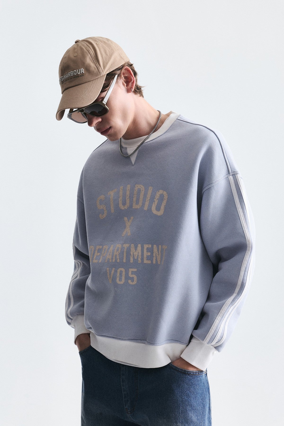 Contrast-Collar Oversized Sweatshirt
