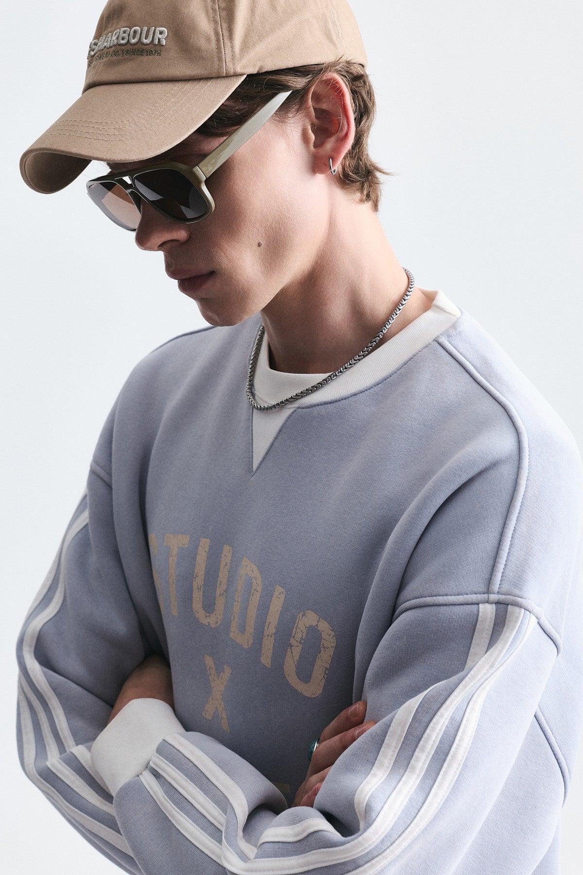 Contrast-Collar Oversized Sweatshirt