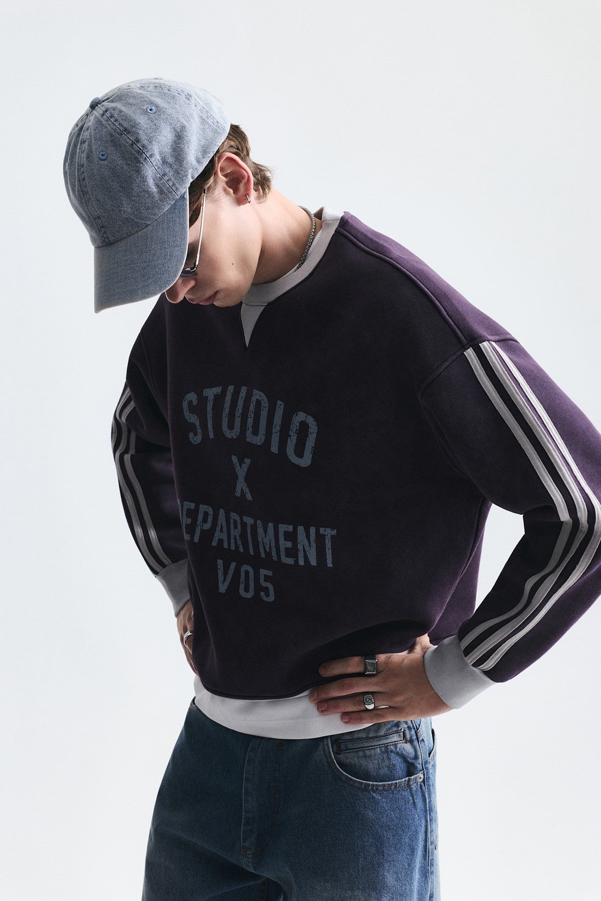 Contrast-Collar Oversized Sweatshirt