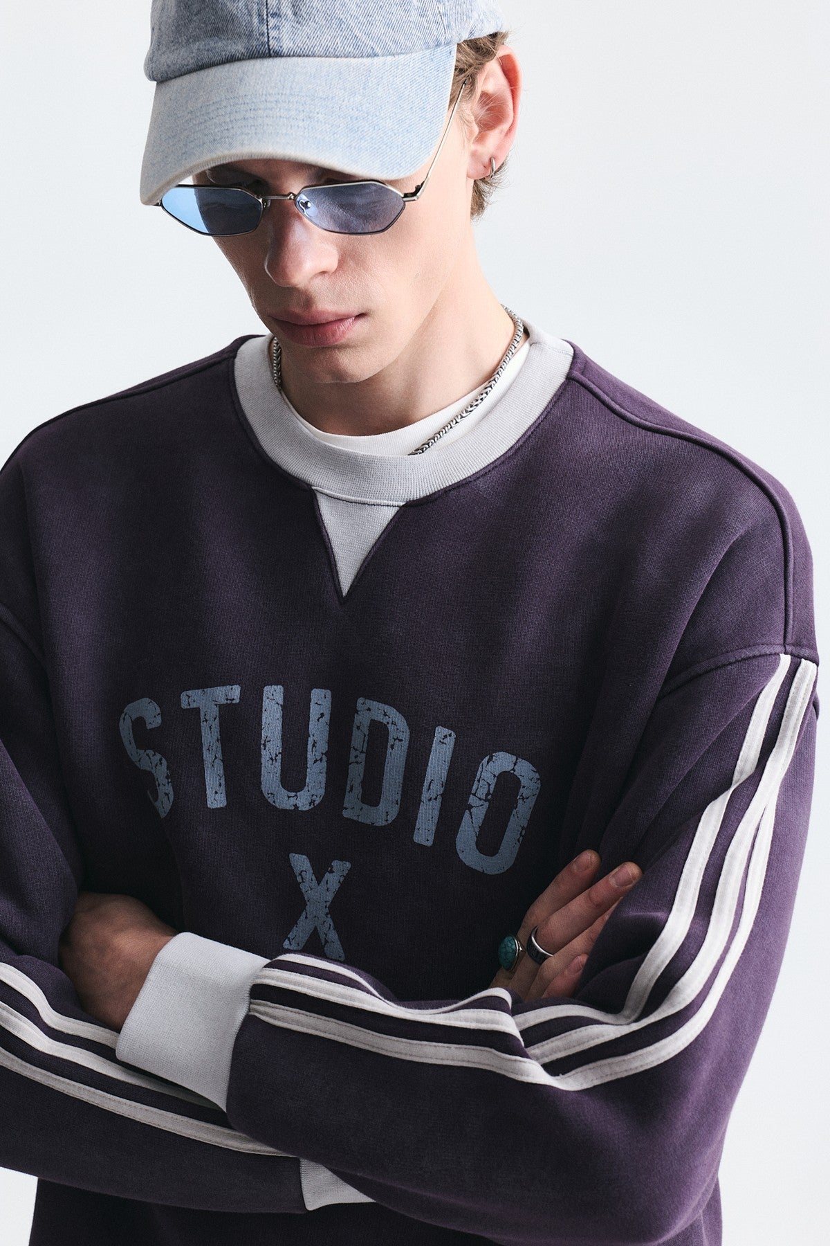 Contrast-Collar Oversized Sweatshirt
